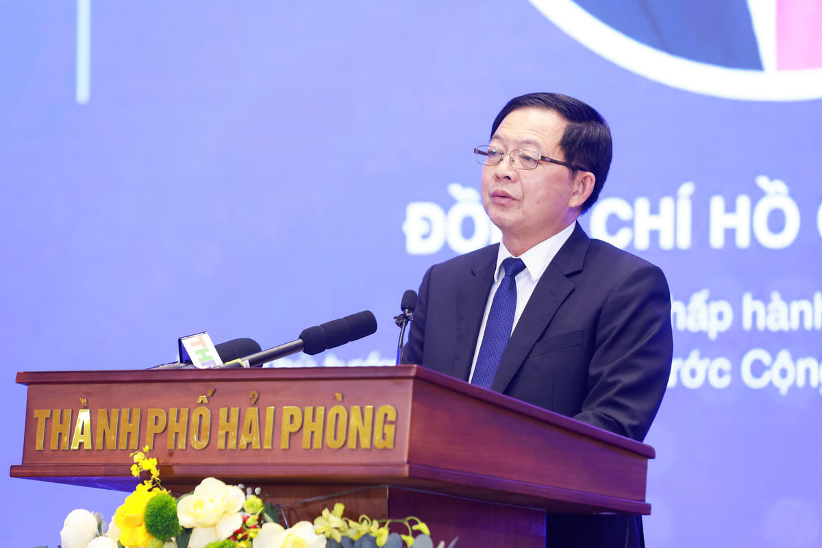 Phó Thủ tướng Chính phủ Hồ Quốc Dũng khẳng định Vùng Đồng bằng sông Hồng có nhiều lợi thế để trở thành cửa ngõ logistics quan trọng của phía Bắc, nhưng cần khắc phục tình trạng đầu tư phân tán, kết nối chưa liên hoàn. Từ đó Phó Thủ tướng chỉ ra 5 nhiệm vụ trọng tâm về hạ tầng, thể chế, cảng biển và liên kết vùng nhằm mở rộng không gian phát triển logistics Việt Nam, đặc biệt tại Vùng Đồng bằng sông Hồng. Ảnh: PT. 