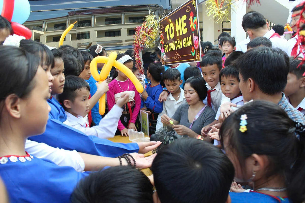 Thanh Hóa: Đêm hội trăng rằm gieo những ước mơ nơi biên cương 