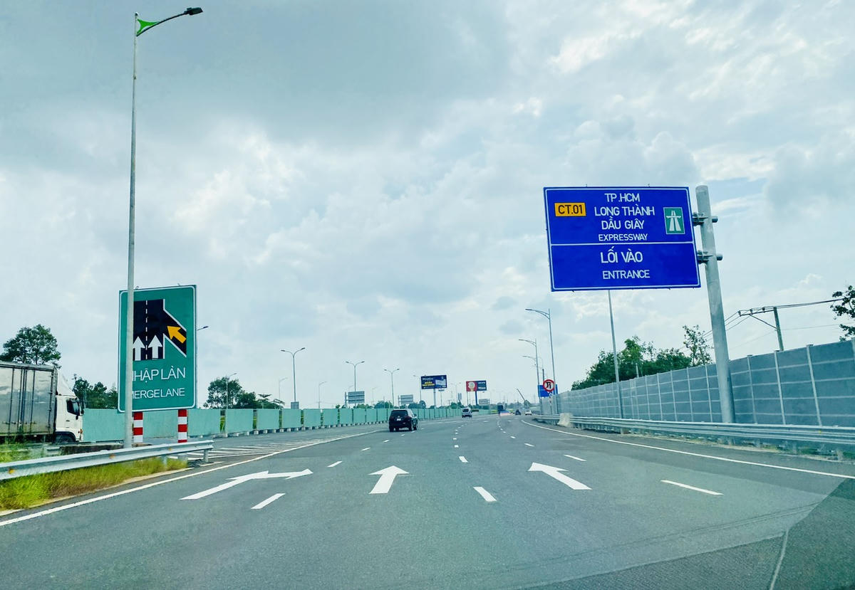 Đường dẫn cao tốc Biên Hoà - Vũng Tàu trước khi nhập vào cao tốc TPHCM - Long Thành. Ảnh: Thành Nam