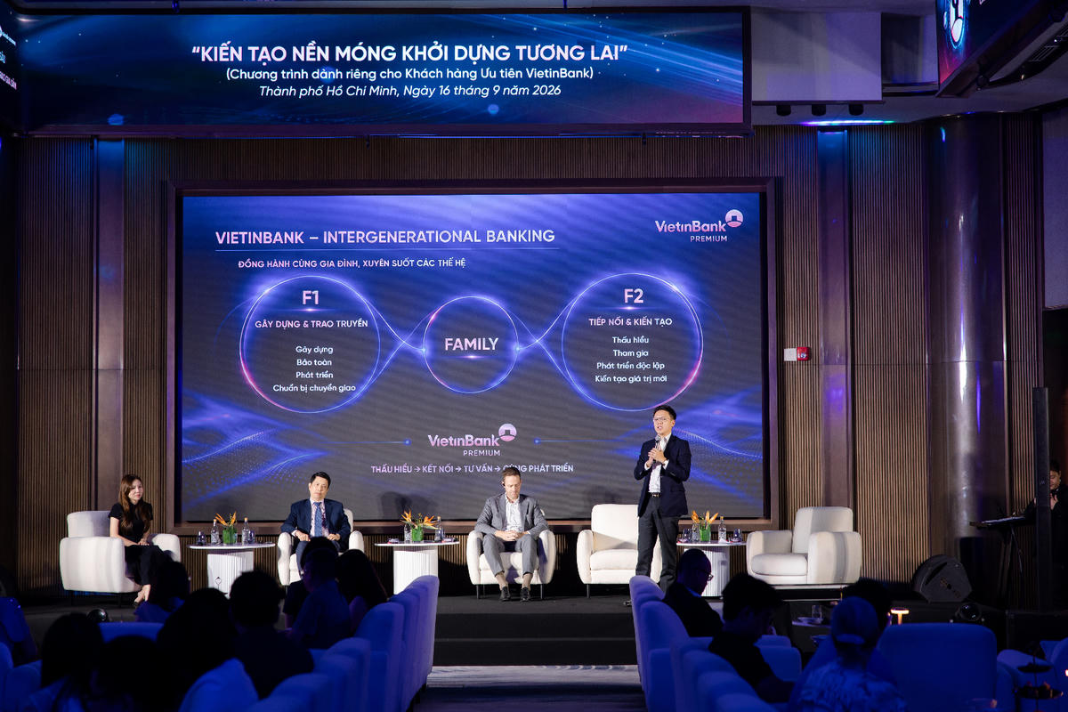 Ông Lê Việt Đức - Giám đốc Khối Bán lẻ VietinBank chia sẻ định hướng đồng hành cùng khách hàng và gia đình xuyên suốt các thế hệ