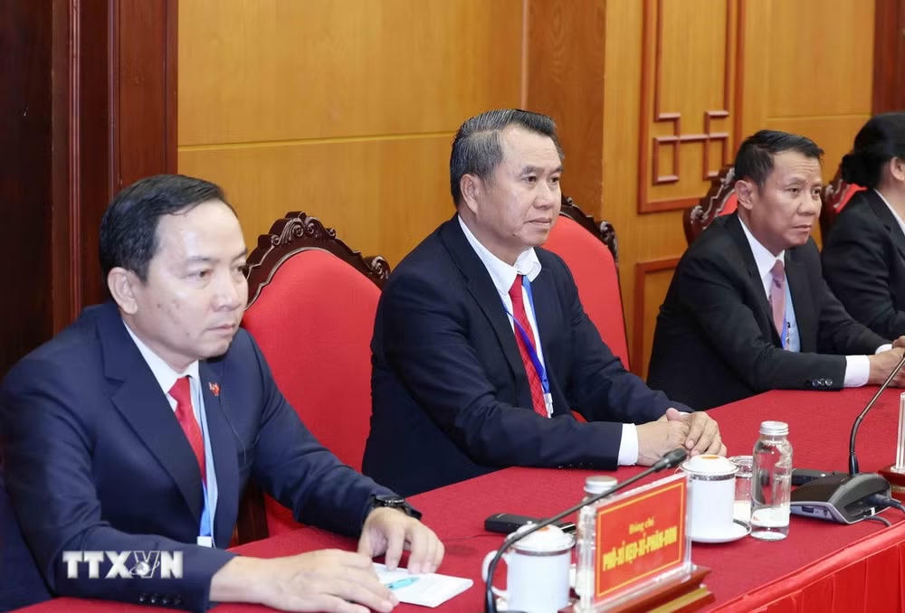 ttxvn_thuong-truc-ban-bi-thu-tiep-doan-can-bo-dang-nhan-dan-cach-mang-lao-8.jpg