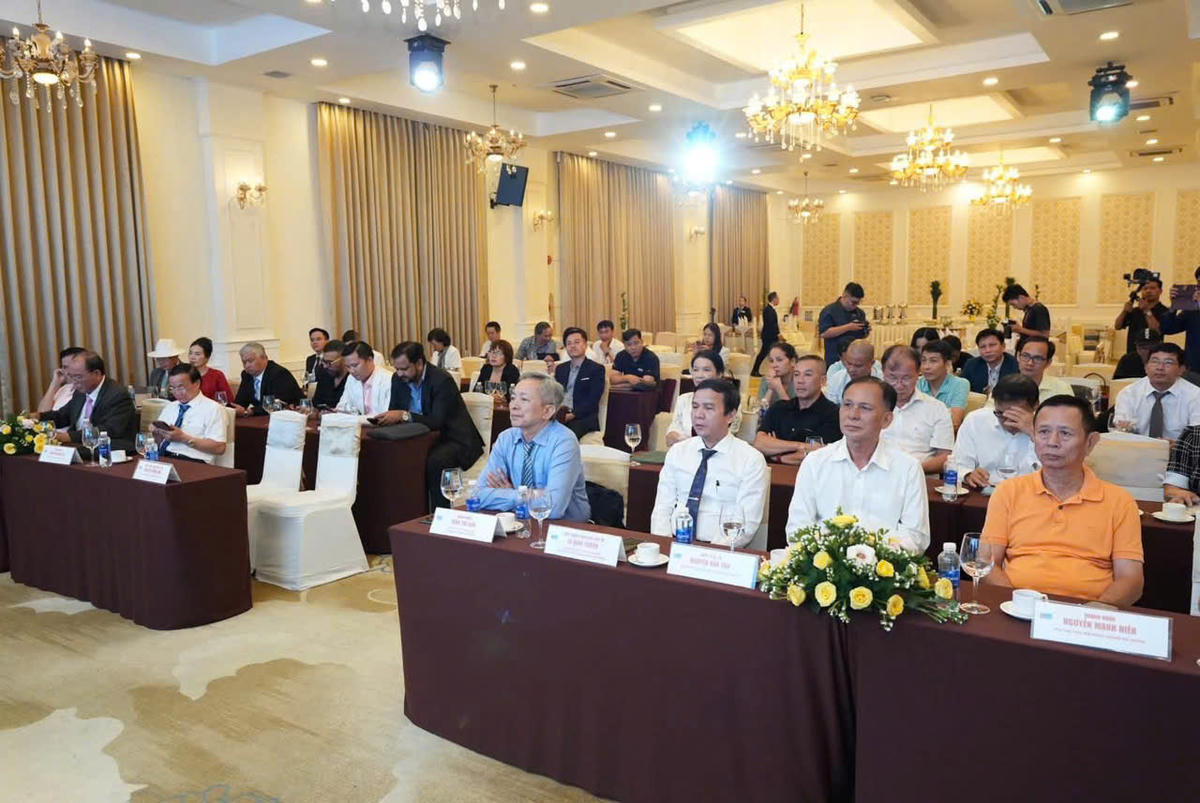 Các đại biểu cùng Doanh nhân tại đại hội. Ảnh: Thanh Thủy