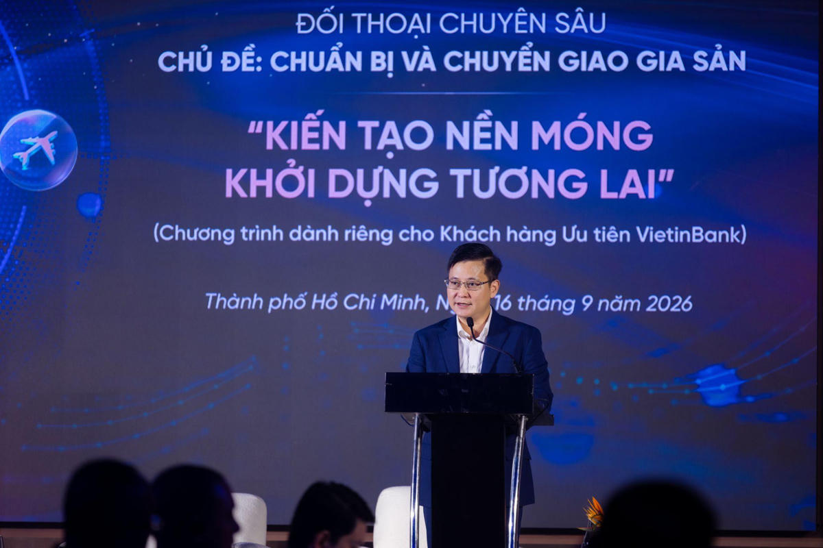 Ông Trần Công Quỳnh Lân - Phó Tổng Giám đốc VietinBank phát biểu khai mạc Tọa đàm