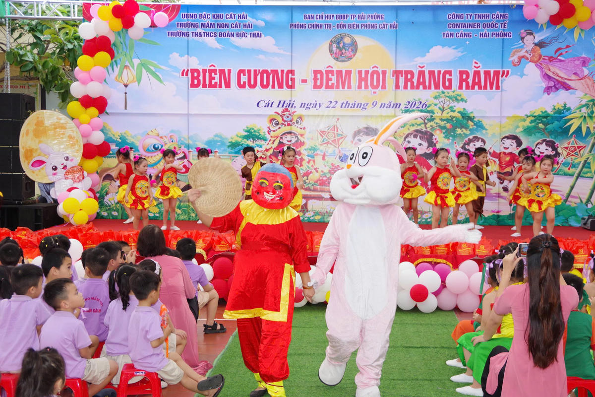 Bộ đội Biên phòng Hải Phòng trao 500 suất quà Trung thu cho trẻ em vùng biên giới biển