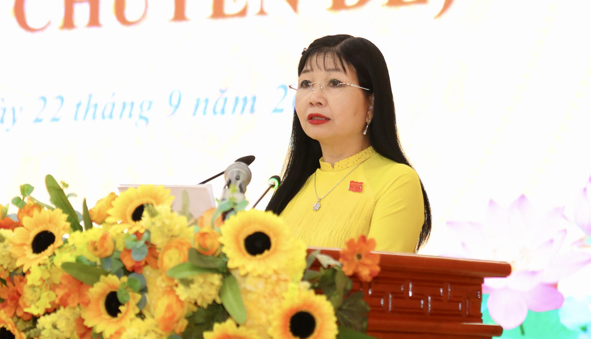 Bà Trần Thị Thanh Hương phát biểu nhận nhiệm vụ. Ảnh: Thanh Tiến 