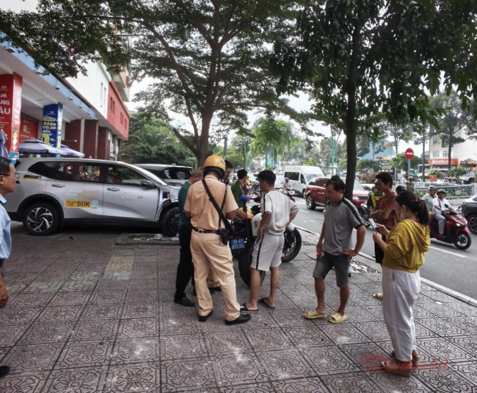 TPHCM: 'Vịnh đậu xe' bị chiếm dụng, người dân chung cư bất an