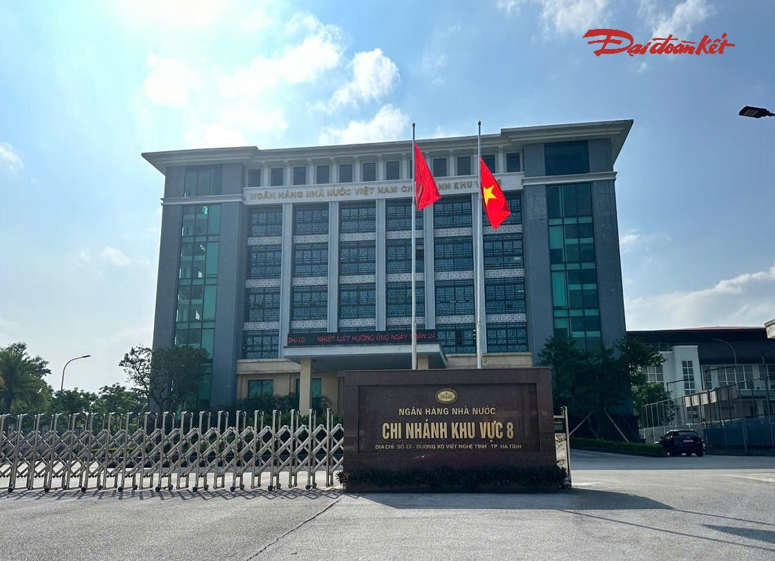 Ngân hàng Nhà nước khu vực 8 yêu cầu các ngân hàng thương mại trên địa bàn Hà Tĩnh khẩn trương vào cuộc "gỡ khó" cho người thu nhập thấp tiếp cận nguồn vay mua NƠXH. Ảnh: HN.
