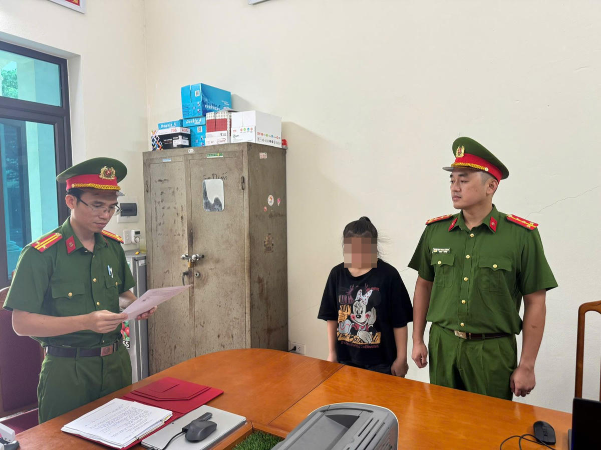 Nguyễn Thị Nhung tại Cơ quan điều tra. Ảnh: Công an tỉnh Phú Thọ.