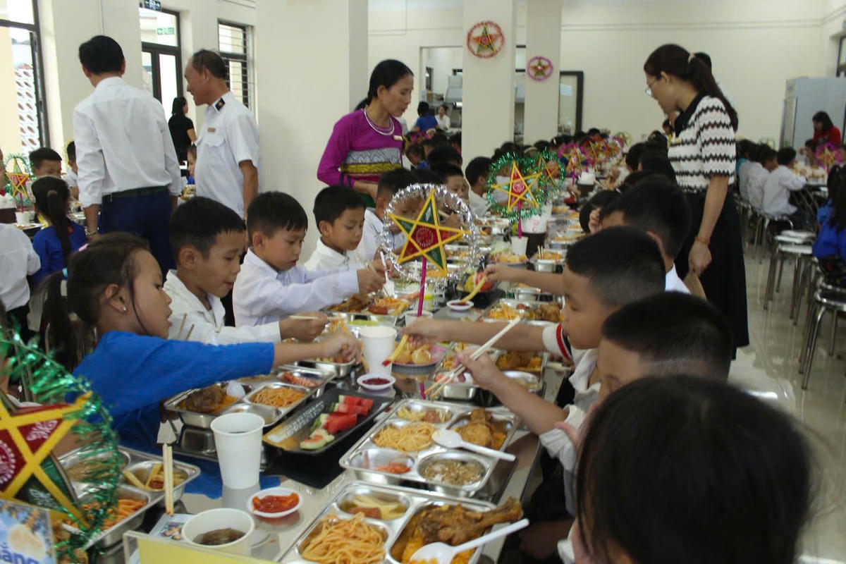 Học sinh vùng biên Thanh Hóa vui trung thu. Ảnh: Phong Sắc