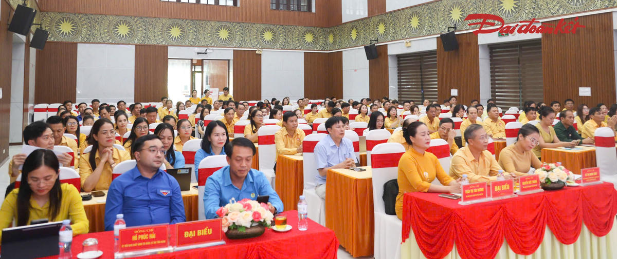 Các đại biểu tham dự chương trình. Ảnh: Điền Bắc