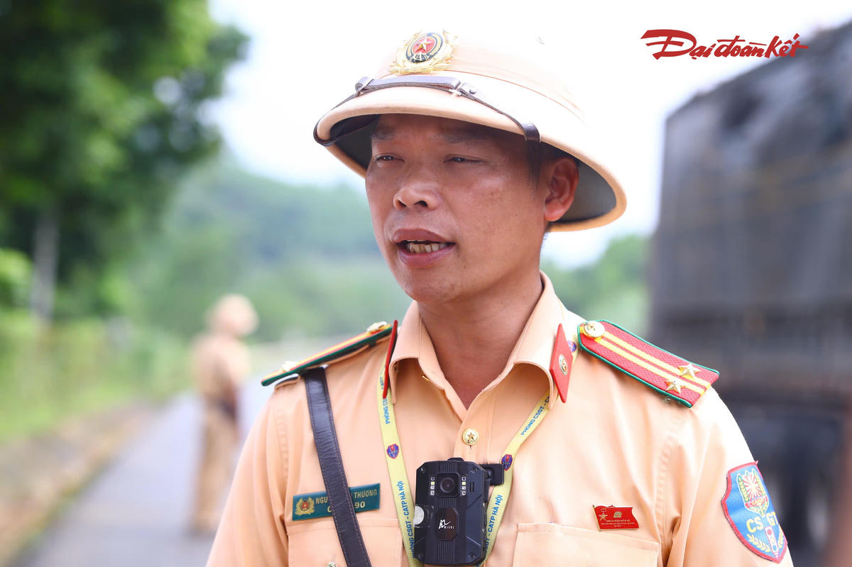 Trung tá Nguyễn Văn Thương, cán bộ Đội CSGT đường bộ số 11.