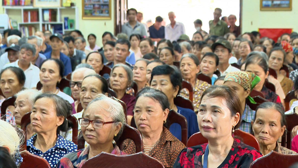 Các hộ dân thôn Song Khê đã trực tiếp trao đổi, nêu nhiều ý kiến liên quan đến giá bồi thường, chính sách hỗ trợ, đất dịch vụ, việc làm và chuyển đổi nghề sau thu hồi đất. Ảnh: T.H