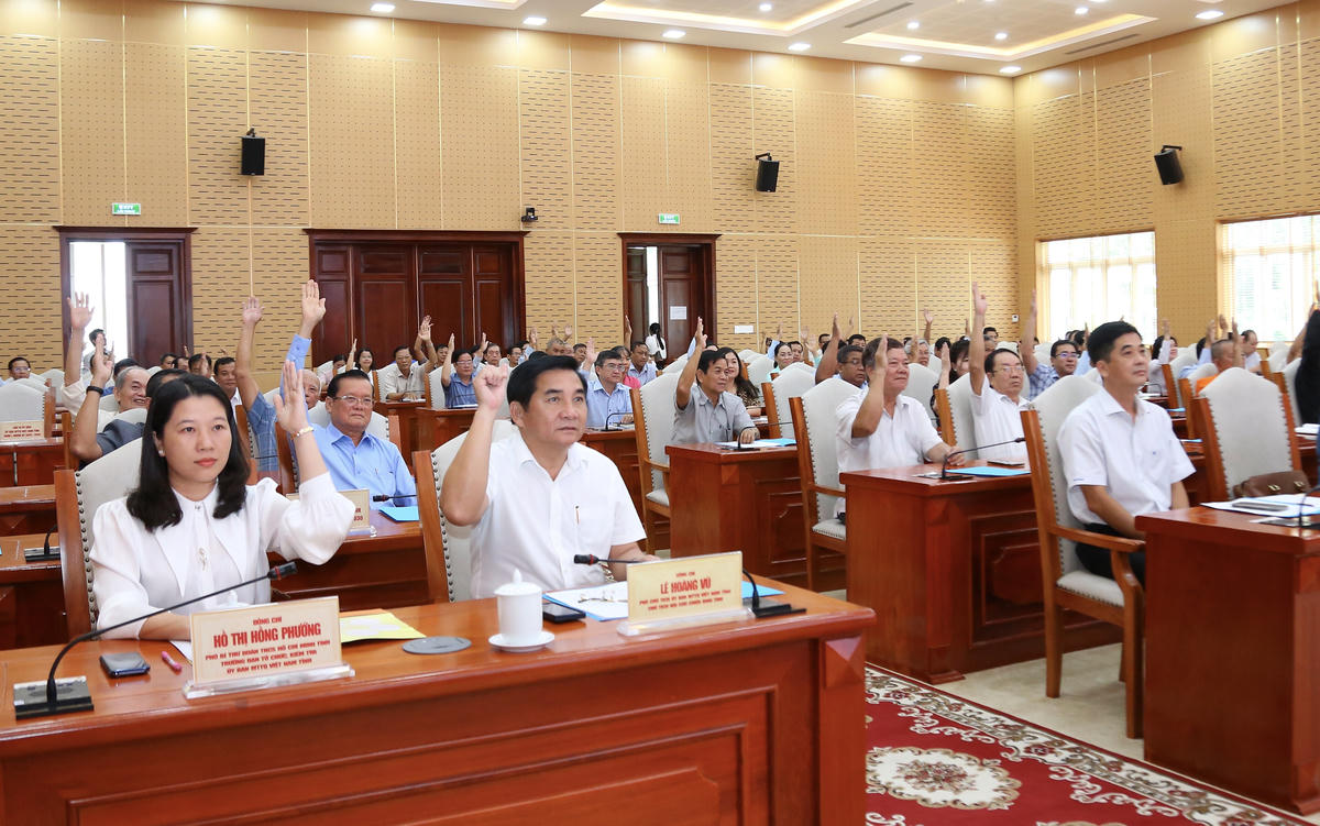 Hội nghị đã hiệp thương cử ông Lâm Minh Thành giữ chức Chủ tịch Uỷ ban MTTQ Việt Nam tỉnh An Giang. Ảnh: Thanh Tiến 