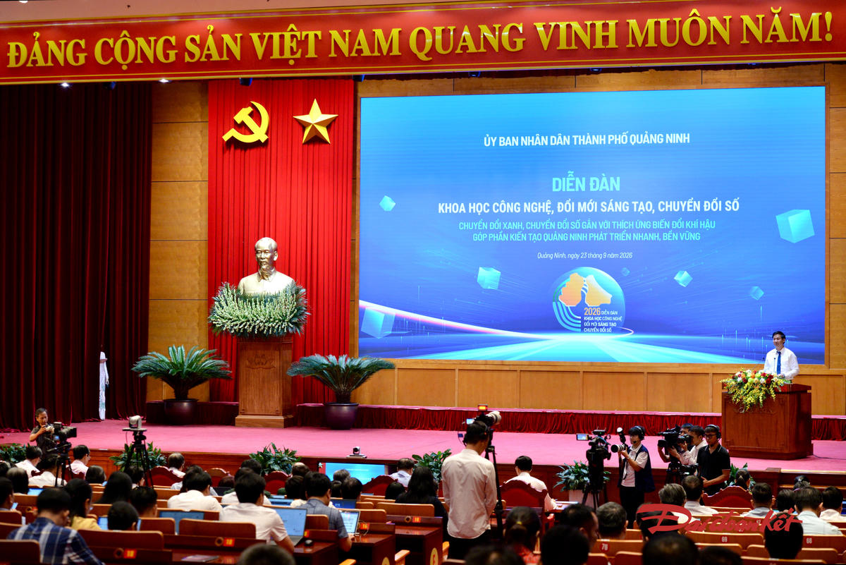 Quang cảnh diễn đàn.