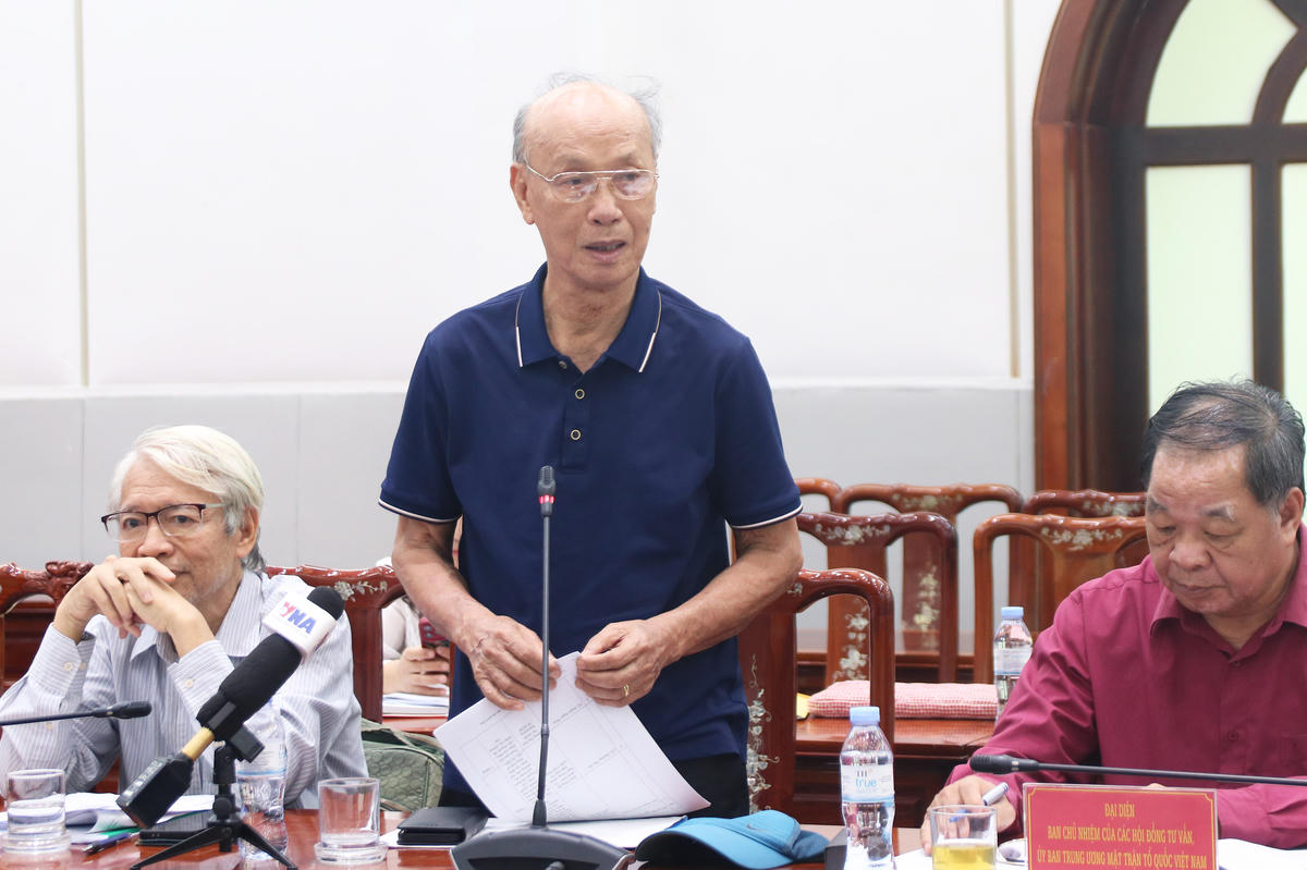 GS.TS Trần Ngọc Đường - Ủy viên Đoàn Chủ tịch, Chủ nhiệm Hội đồng tư vấn về Dân chủ và Pháp luật, Ủy ban Trung ương MTTQ Việt Nam phát biểu tại Hội nghị.