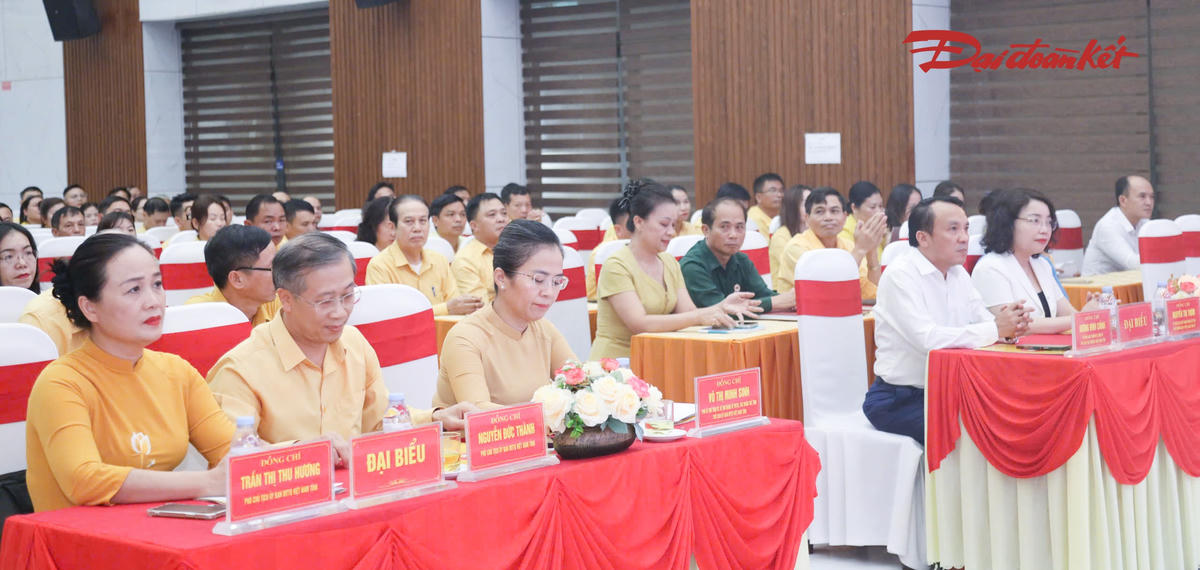 Đại diện lãnh đạo Tỉnh uỷ, HĐND; đại diện lãnh đạo sở, ngành và cán bộ Mặt trận từ tỉnh đến cơ sở. Ảnh: Điền Bắc