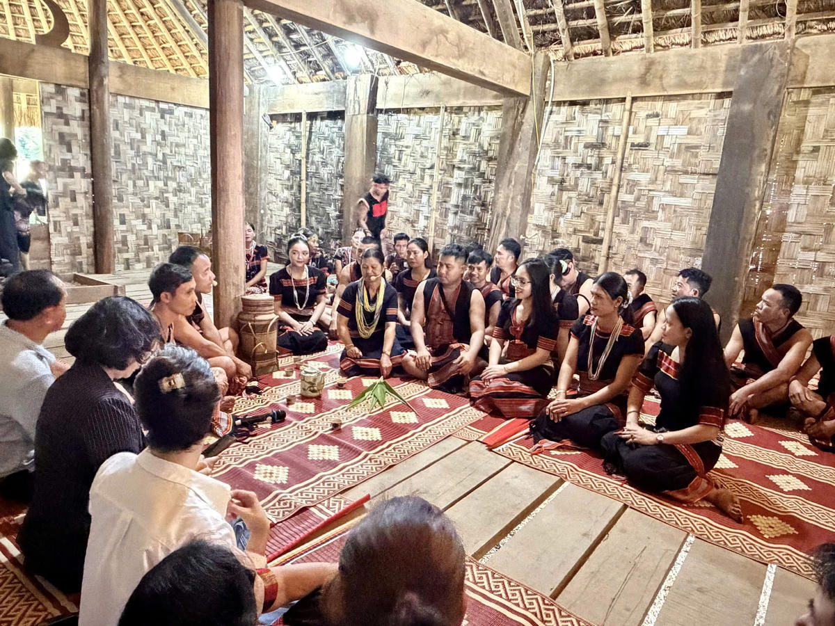 Tết mùa là dịp người Giẻ Triêng tạ ơn Giàng và các vị thần linh sau một vụ mùa.