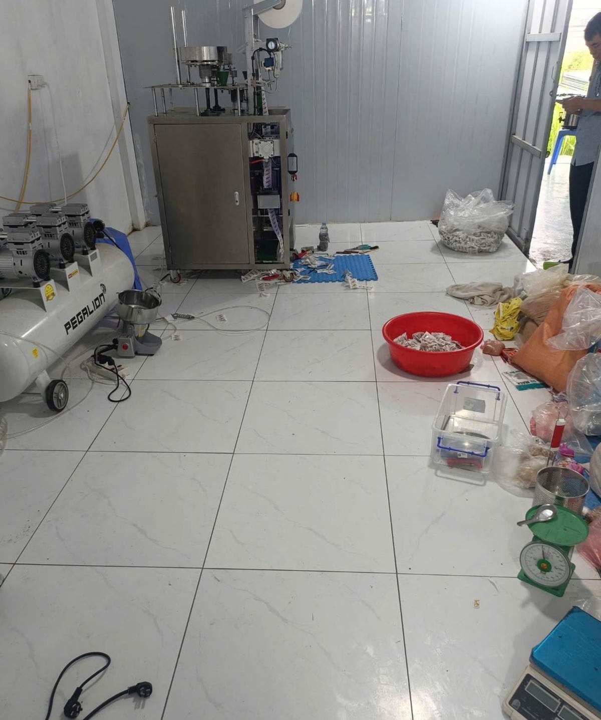 Cơ sở sản xuất bột canh tại thôn Ngãi Cầu, xã An Khánh do Tạ Thị Yến làm chủ.  Ảnh: CA