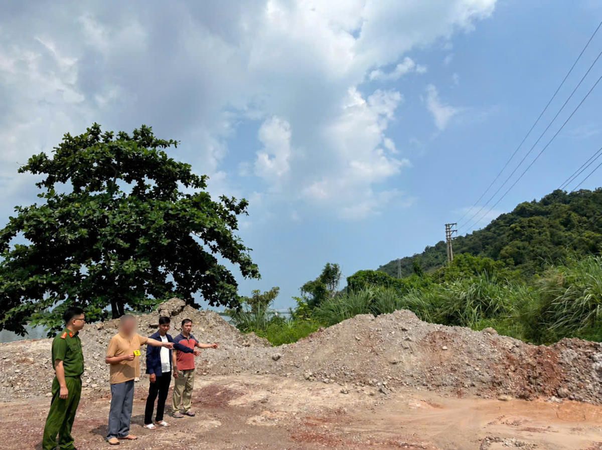 Bãi tập kết bã bê tông thải bỏ phát sinh từ quá trình vận hành Trạm trộn bê tông của Công ty Cổ phần bê tông Quảng Ninh. Ảnh: Công an TP Quảng Ninh