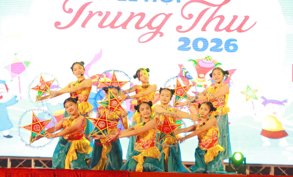 Rộn ràng sắc màu truyền thống trong đêm hội Trung thu 2026