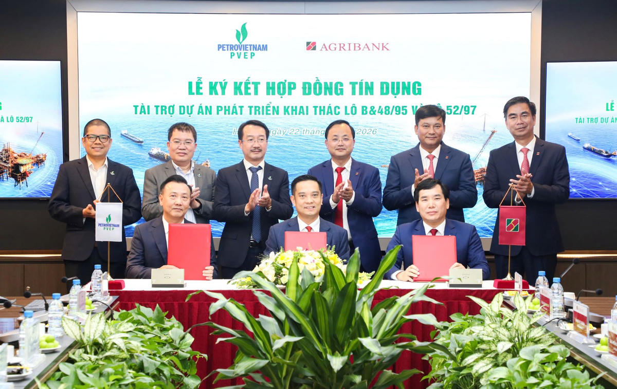 Đại diện Agribank và PVEP thực hiện nghi thức ký kết Hợp đồng tín dụng