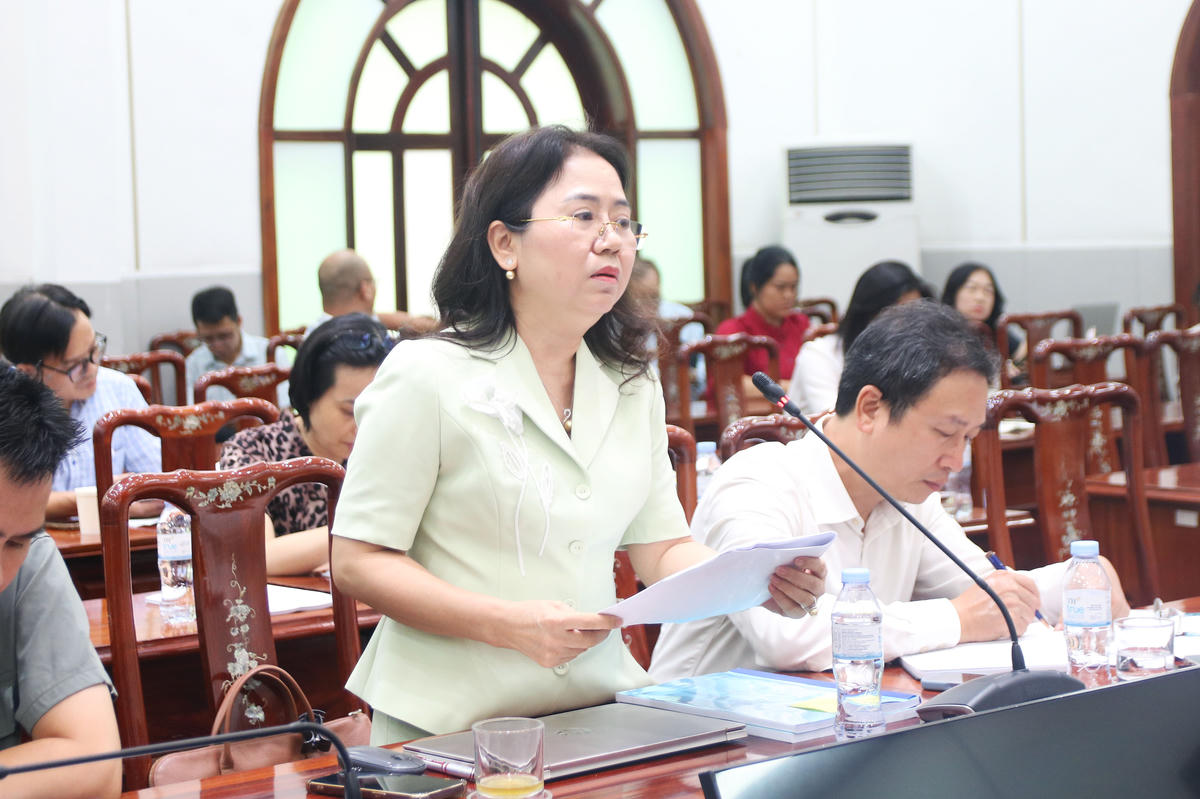 PGS.TS Nguyễn Thị Nga - Phó trưởng khoa Pháp luật Kinh tế, Trường Đại học Luật Hà Nội phát biểu tại Hội nghị.
