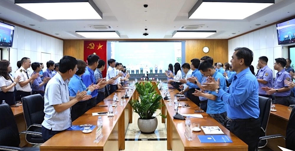 Cán bộ, đoàn viên Công đoàn Đường sắt Việt Nam tham gia hưởng ứng phong trào thi đua “Lao động giỏi, năng suất cao, thu nhập tốt” giai đoạn 2026 - 2031 do Tổng Liên đoàn Lao động phát động.