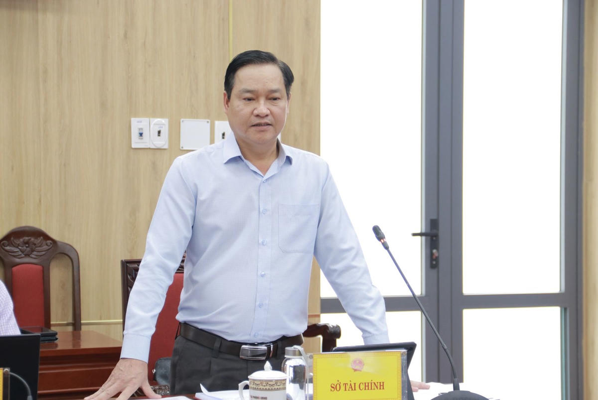 Lãnh đạo Sở Tài chính Quảng Ngãi báo cáo tại buổi làm việc. Ảnh: TH.