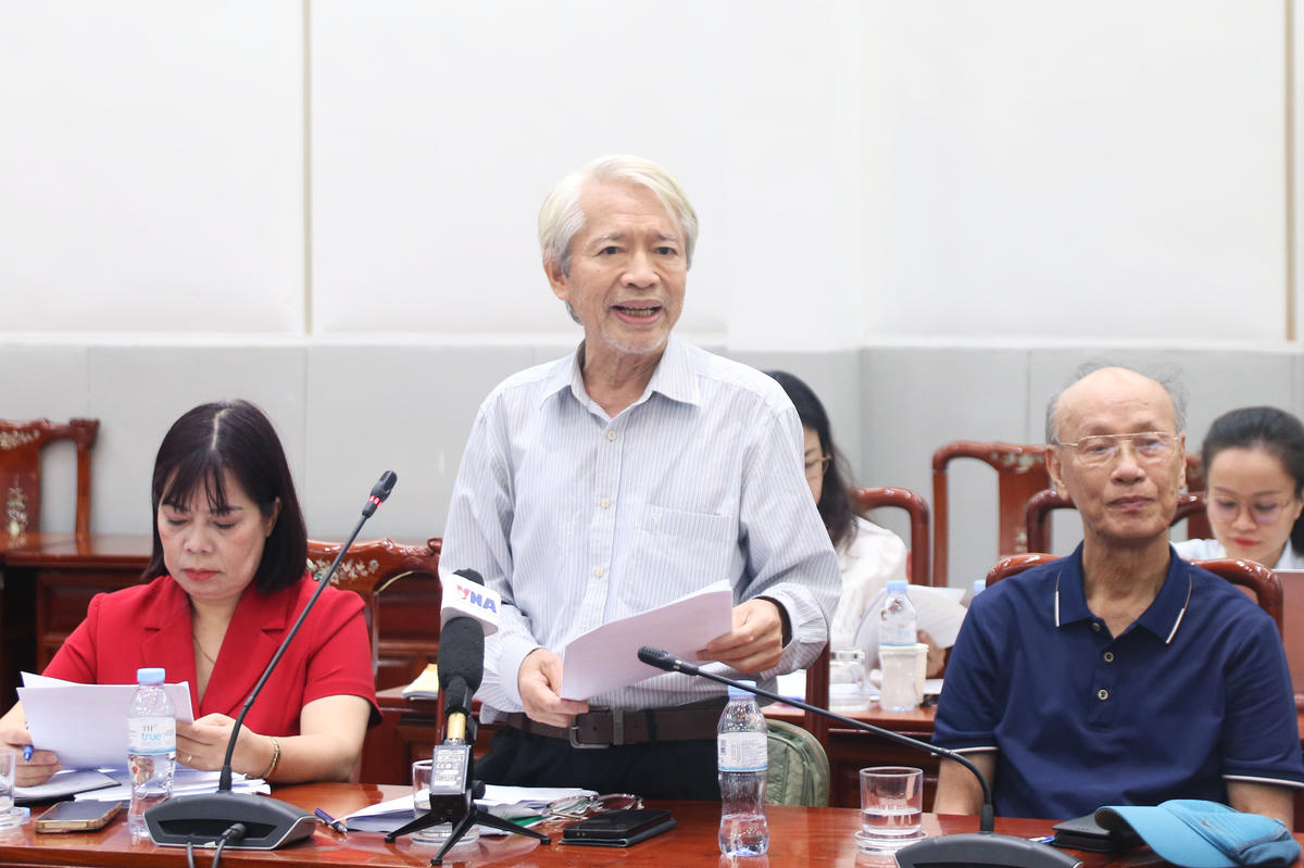 PGS.TS Phạm Hữu Nghị - Ủy viên Hội đồng tư vấn về Dân chủ và Pháp luật, Ủy ban Trung ương MTTQ Việt Nam phát biểu tại Hội nghị.