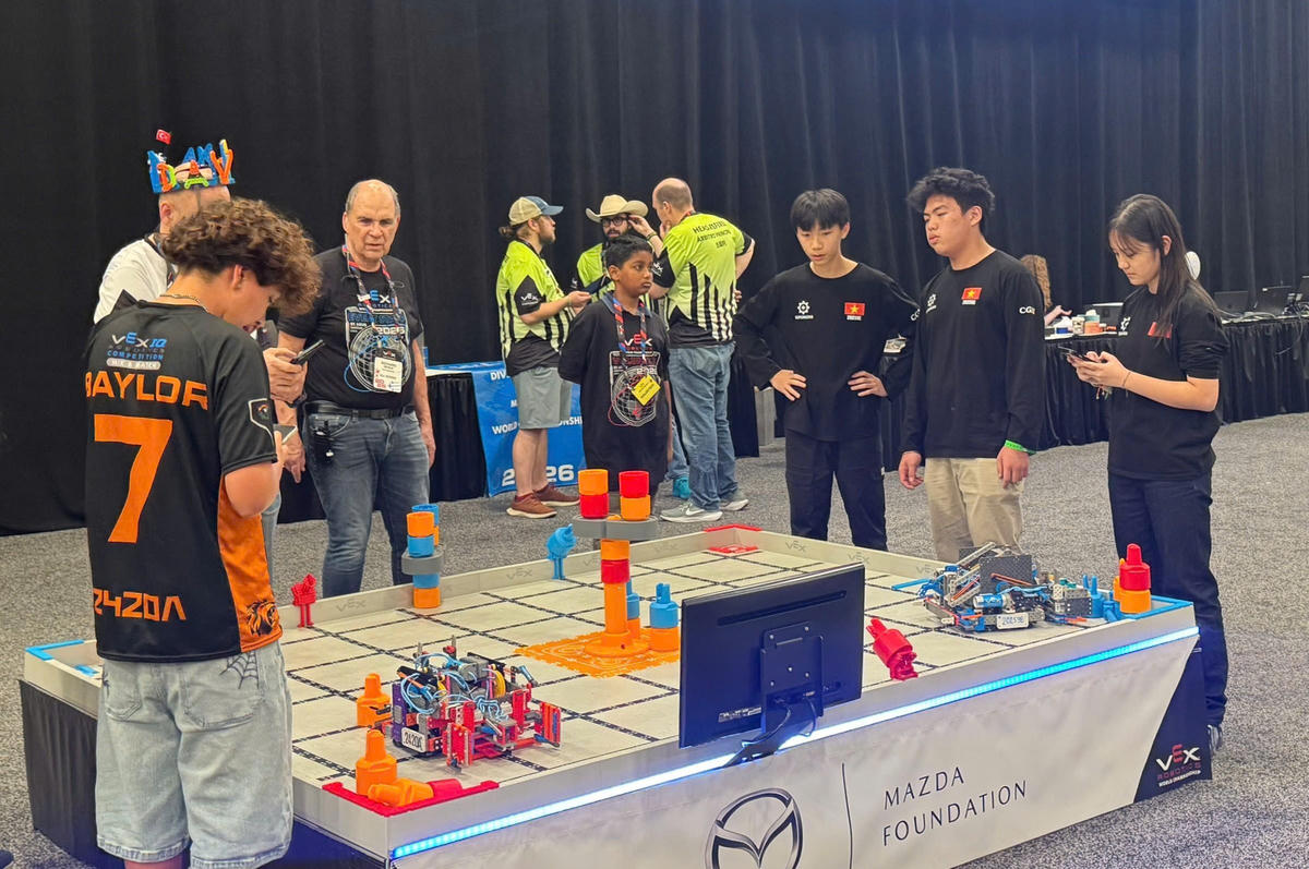 Các đội tuyển Việt Nam thi đấu đầy nỗ lực và đạt thành tích cao tại VEX Robotics World Championship 2026.