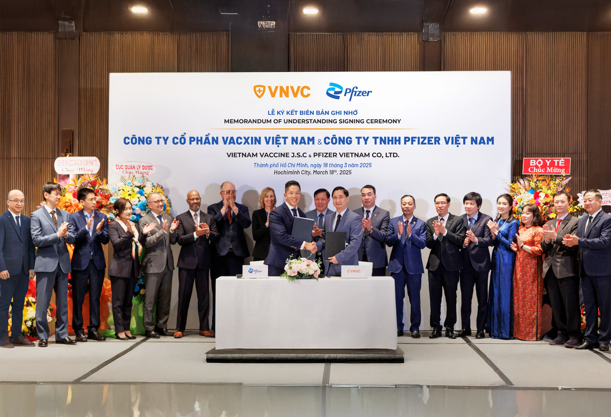 Ngày 18/3/2025, VNVC và Pfizer Việt Nam ký thỏa thuận hợp tác về chia sẻ kiến thức sản xuất vắc xin tại Nhà máy Vắc xin và Sinh phẩm VNVC với sự chứng kiến của Thứ trưởng Bộ Y tế Đỗ Xuân Tuyên, Tổng lãnh sự Hoa Kỳ Susan Burns
