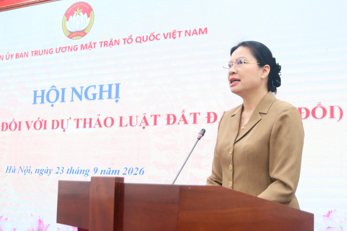 Phó Chủ tịch - Tổng Thư ký Hà Thị Nga phát biểu tại Hội nghị.