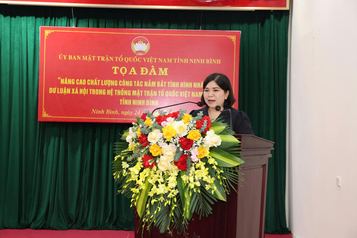 Các đại biểu trình bày tham luận tại tọa đàm. Ảnh: Đình Minh