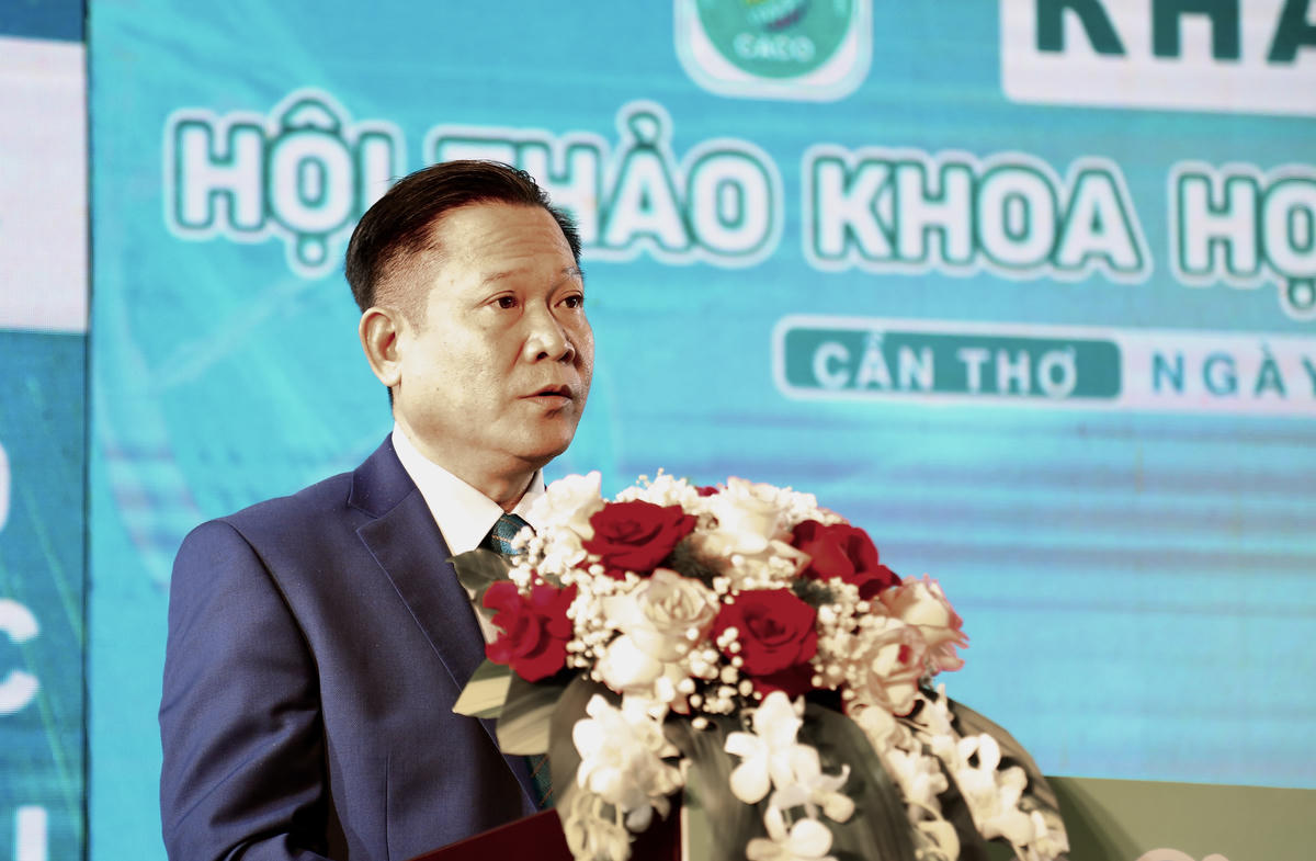TS.BS. Võ Văn Kha - Giám đốc Bệnh viện Ung bướu thành phố Cần Thơ phát biểu khai mạc Hội thảo. Ảnh: Thanh Tiến