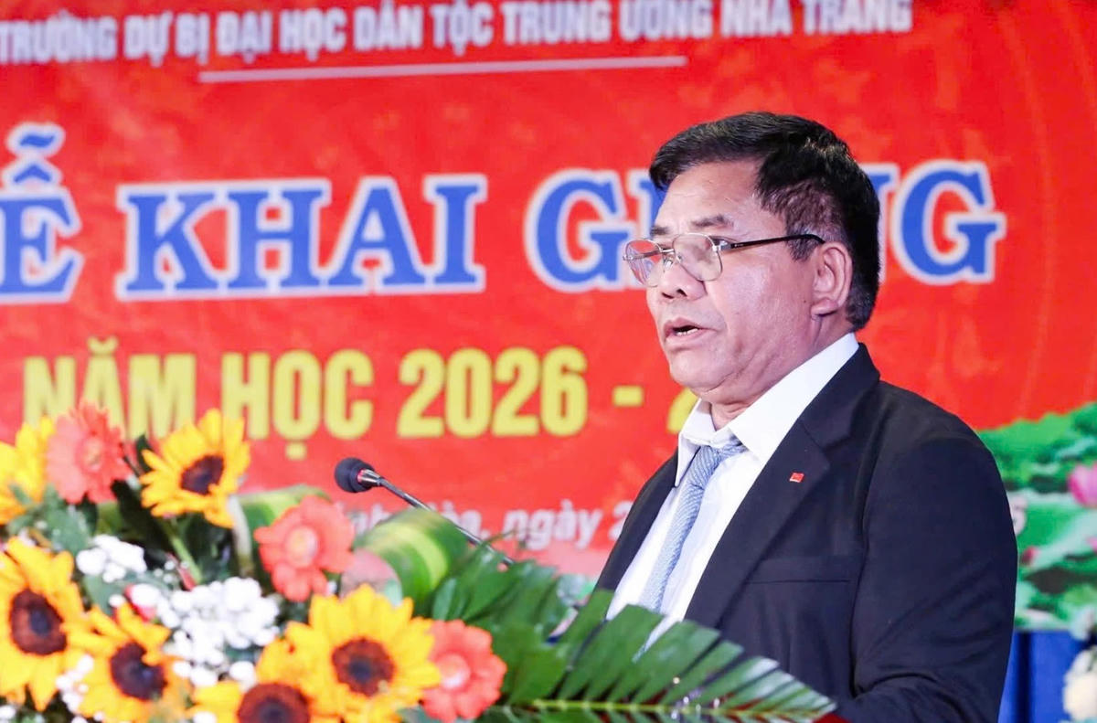 Thứ trưởng Bộ Dân tộc và Tôn giáo Y Thông phát biểu tại buổi lễ khai giảng Trường Dự bị Đại học Dân tộc Trung ương Nha Trangnăm học 2026 - 2027.