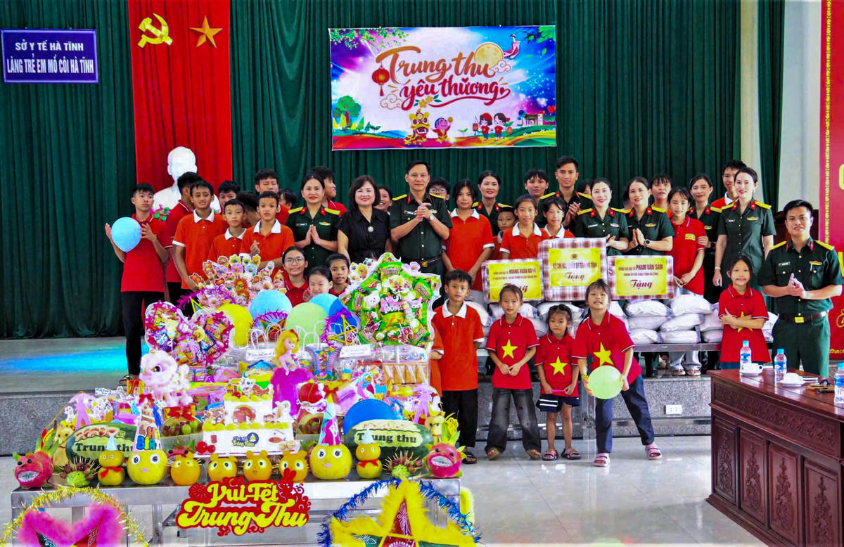 Trung thu đặc biệt ở Làng trẻ em mồ côi Hà Tĩnh