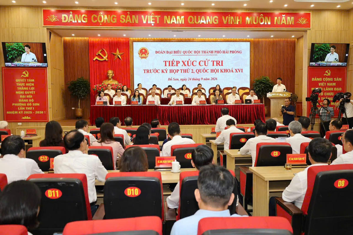 Hội nghị tiếp xúc cử tri tại TP Hải Phòng diễn ra theo hình thức trực tiếp và trực tuyến. Ảnh: Duy Tú. 