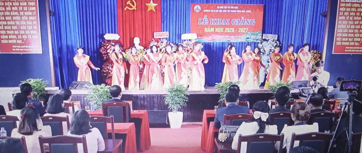 Tiết mục văn nghệ chào mừng lễ khai giảng năm học 2026 - 2027.