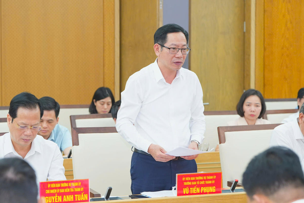 Thủ tướng: Hải Phòng nâng cao chất lượng sắp xếp cán bộ và đảm bảo an toàn trong chuyển đổi số