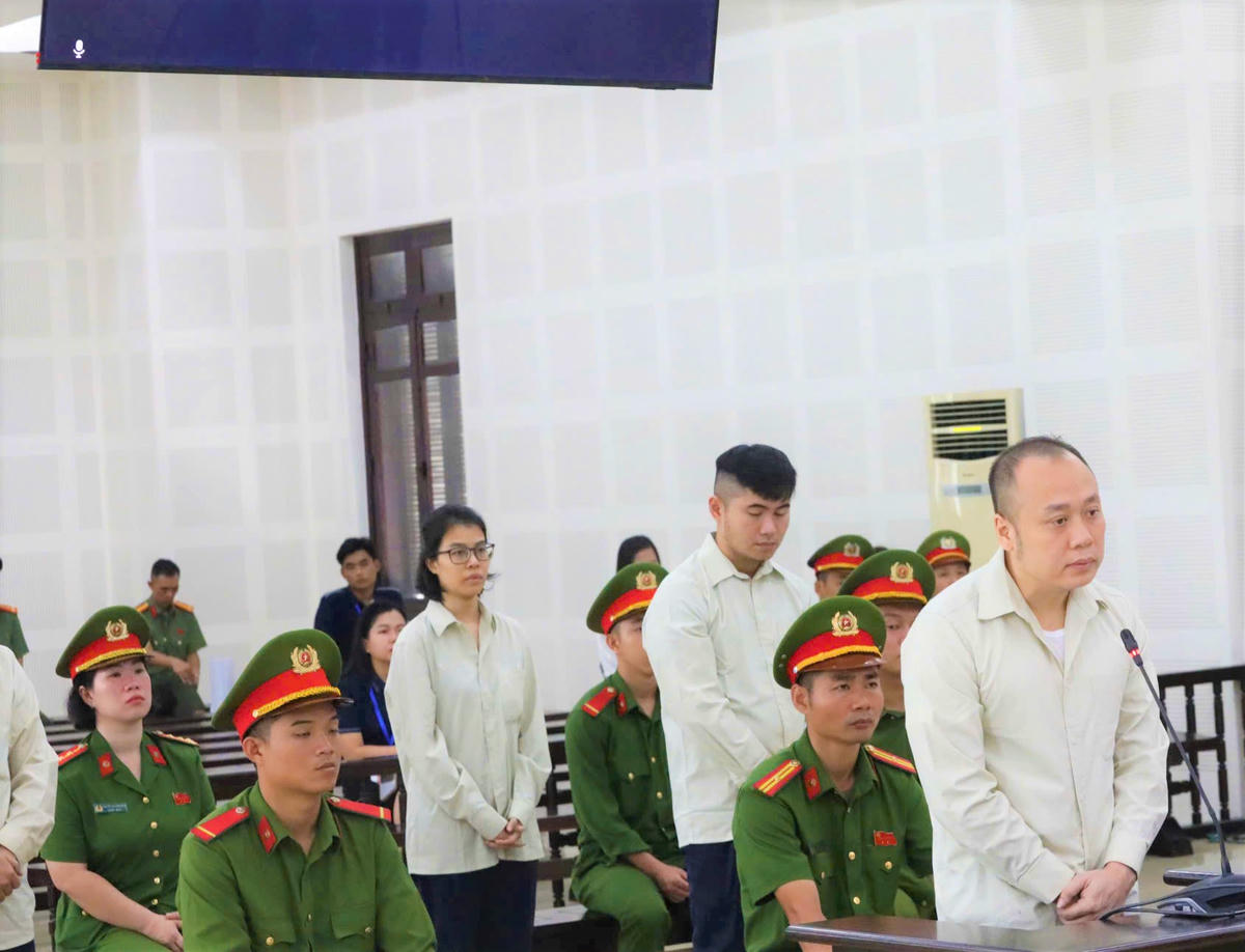 Các bị cáo tại TAND TP Đà Nẵng. Ảnh: CĐ.