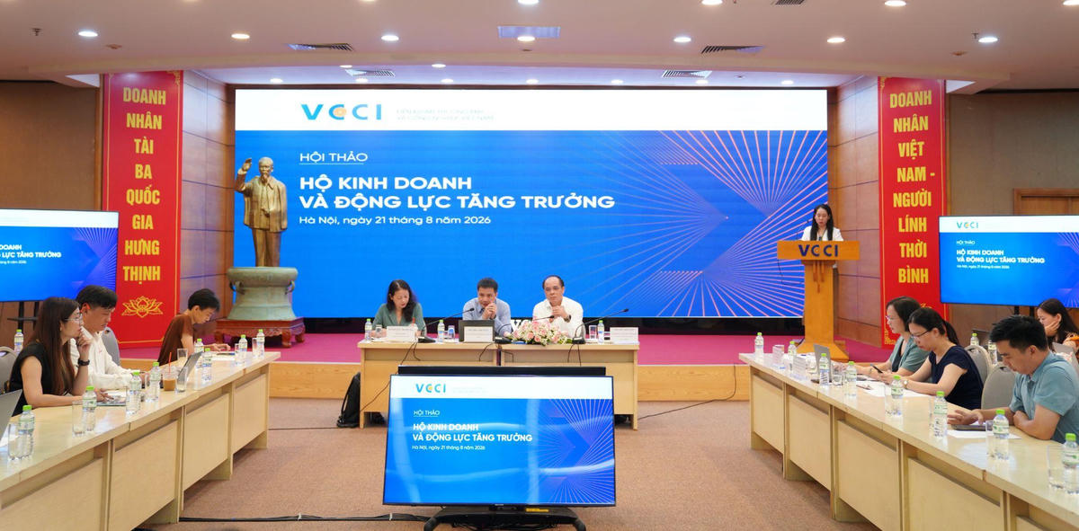 Thảo luận tại Hội thảo, đại diện Hộ kinh doanh cho biết việc thay đổi cách trưng bày có thể kéo theo yêu cầu bố trí lại quầy kệ, nơi chứa hàng và quy trình phục vụ khách. Ảnh: VCCI.