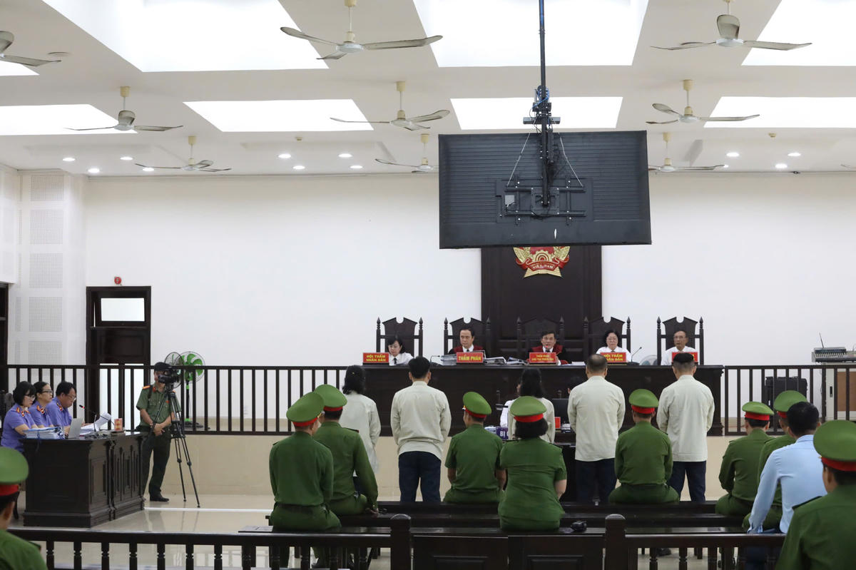 Quang cảnh xét xử các bị cáo trong vụ án Công ty TNHH MTV Tư vấn đầu tư GFDI. Ảnh: CĐ.