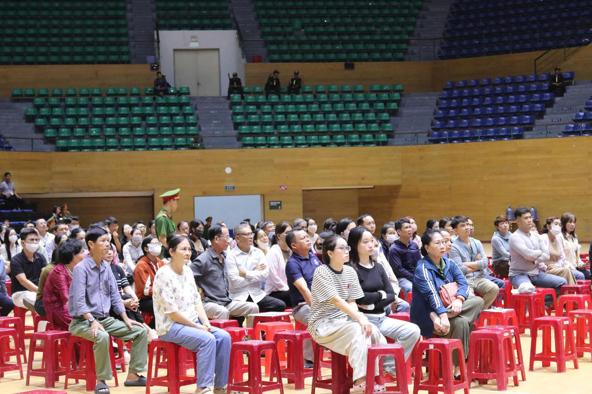 Những người liên quan đến vụ án dự tại Cung thể thao Tiên Sơn và Nhà hát Trưng Vương. Ảnh: CĐ.