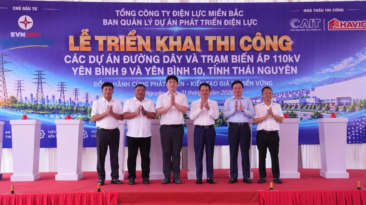 Các đại biểu chụp hình lưu niệm tại buổi lễ&nbsp;