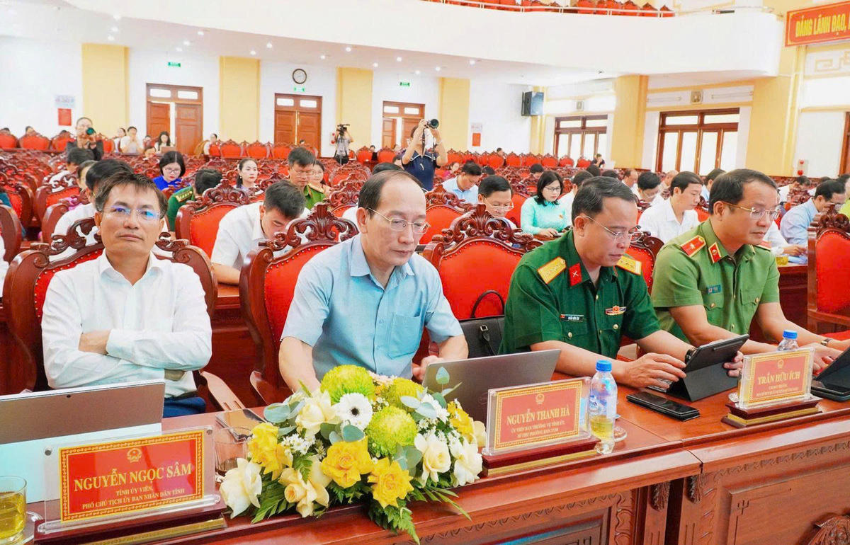 Các đại biểu tham dự kỳ họp. Ảnh: BT.