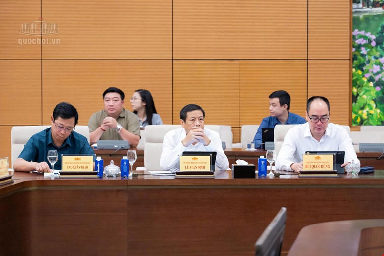 Cân nhắc kỹ việc bỏ hình phạt tử hình ở một số tội 