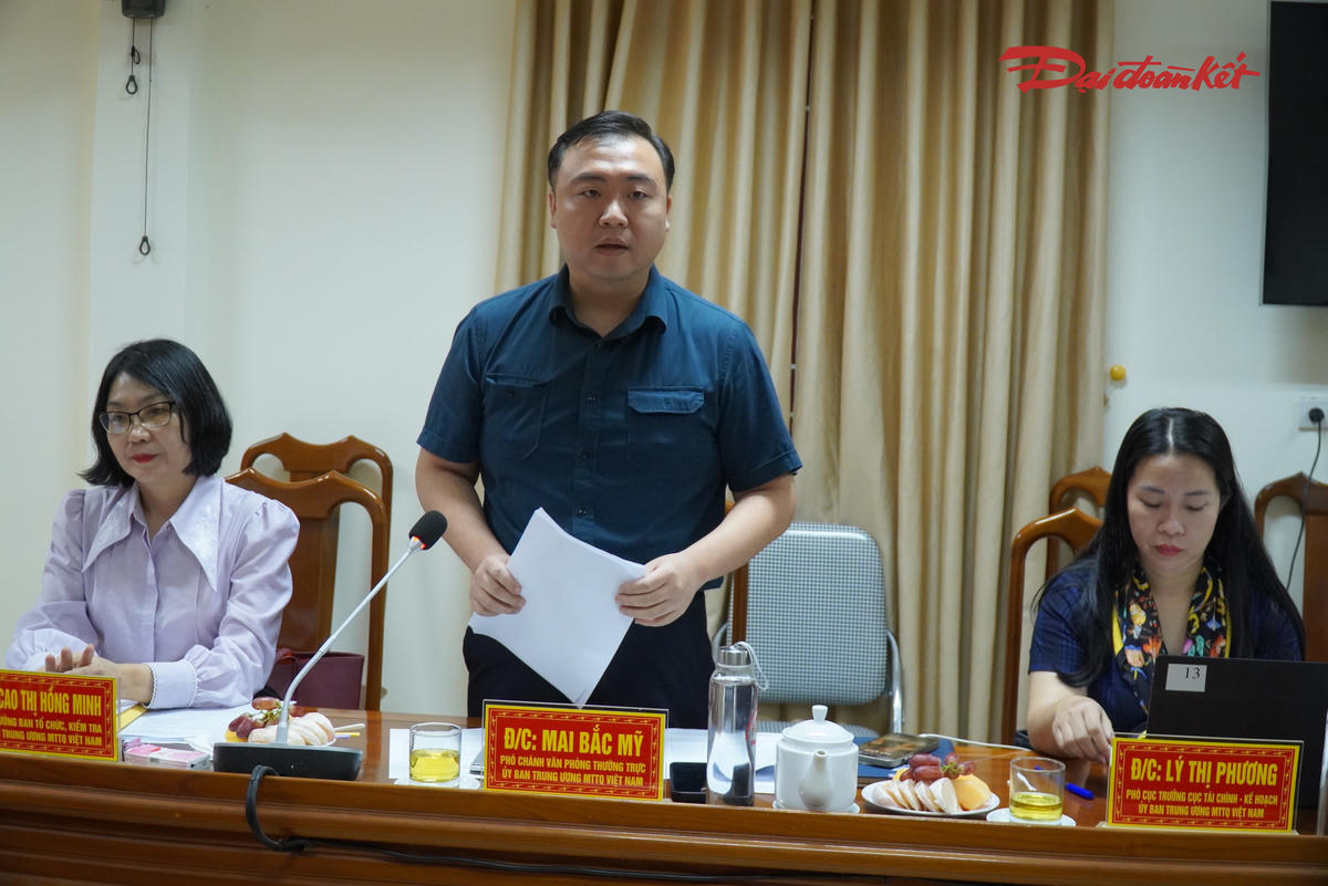 Ông Mai Bắc Mỹ, Phó Chánh Văn phòng Thường trực, Ủy ban Trung ương MTTQ Việt Nam trao đổi ý kiến xung quanh công tác chuyển đổi số. Ảnh: HN.