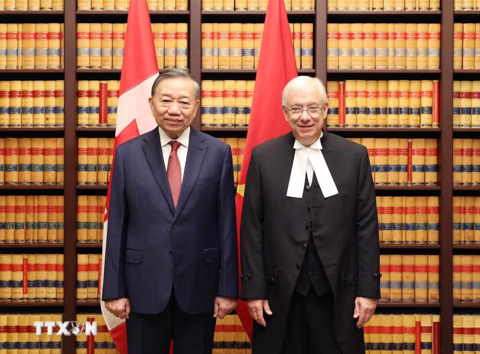 Tổng Bí thư, Chủ tịch nước Tô Lâm và Chủ tịch Hạ viện Francis Searpaleggia. (Ảnh: Thống Nhất/TTXVN)