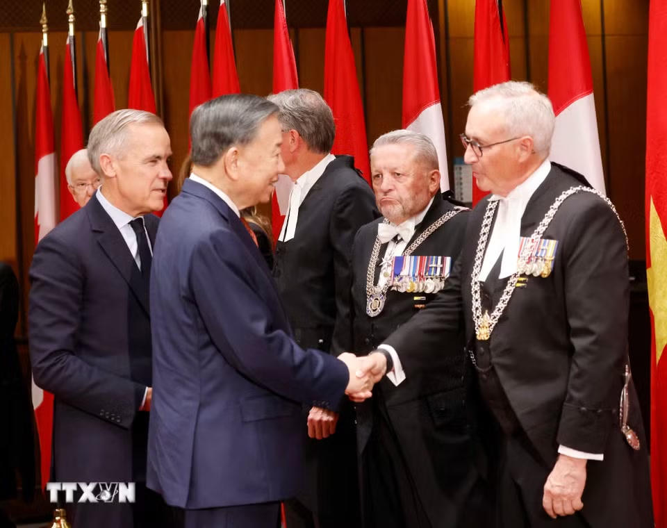 Tổng Bí thư, Chủ tịch nước Tô Lâm với các đại biểu Canada. (Ảnh: Thống Nhất/TTXVN)