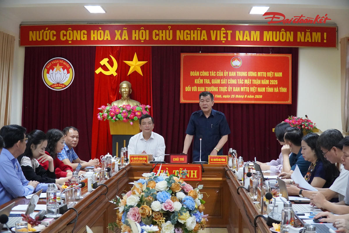 Phó Chủ tịch Ủy ban Trung ương MTTQ Việt Nam Nguyễn Đức Phong và Chủ tịch Ủy ban MTTQ Việt Nam tỉnh Hà Tĩnh Nguyễn Thành Đồng chủ trì buổi làm việc. Ảnh: HN.